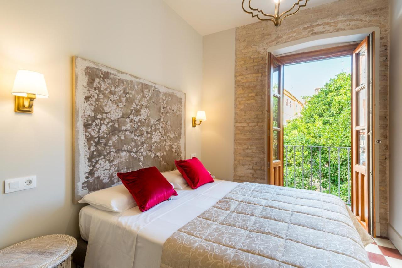 Dona Elvira Suites Cathedral Sevilla Bagian luar foto