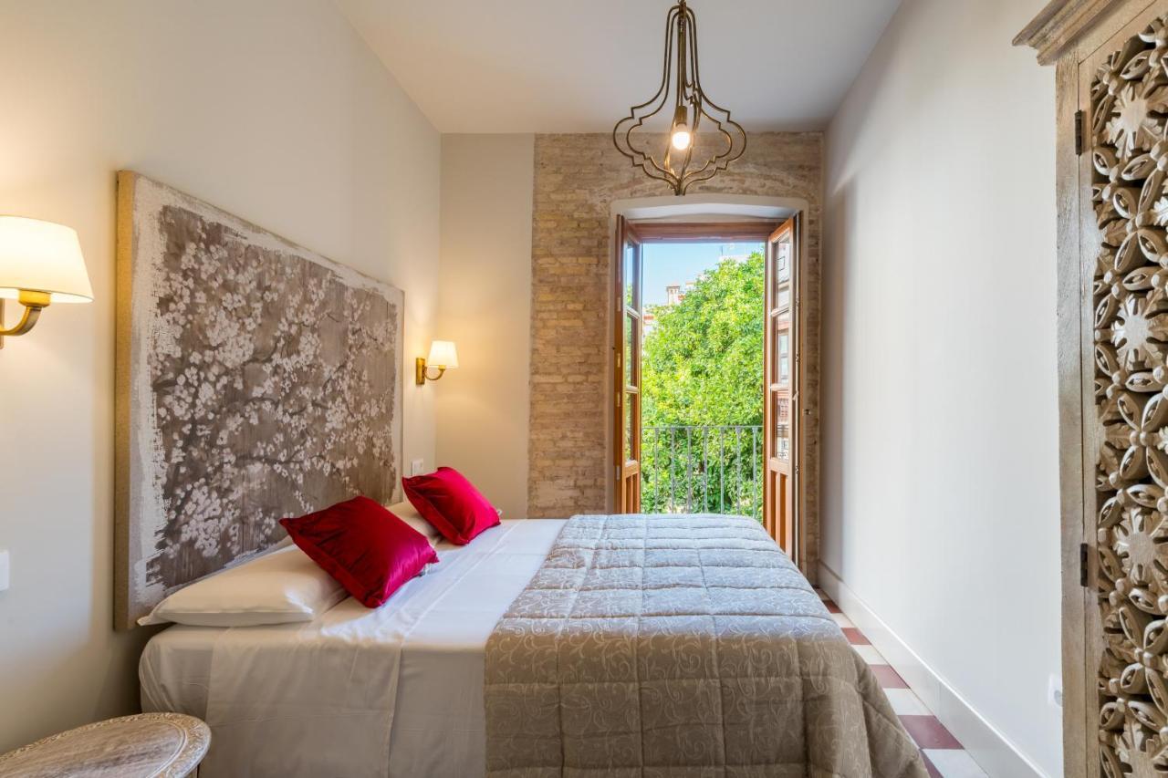 Dona Elvira Suites Cathedral Sevilla Bagian luar foto